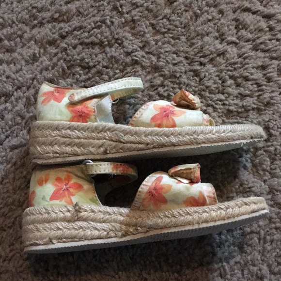Gymboree “ Wildflower Fields” sandals Sz 8 - Picture 7 of 9